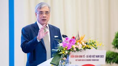 PGS.TS Trần Đình Thiên, nguyên Viện trưởng Viện Kinh tế Việt Nam trình bày tham luận: "Khơi thông nguồn lực, phát huy nội lực, đưa nền kinh tế sớm phục hồi và bứt phá phát triển"